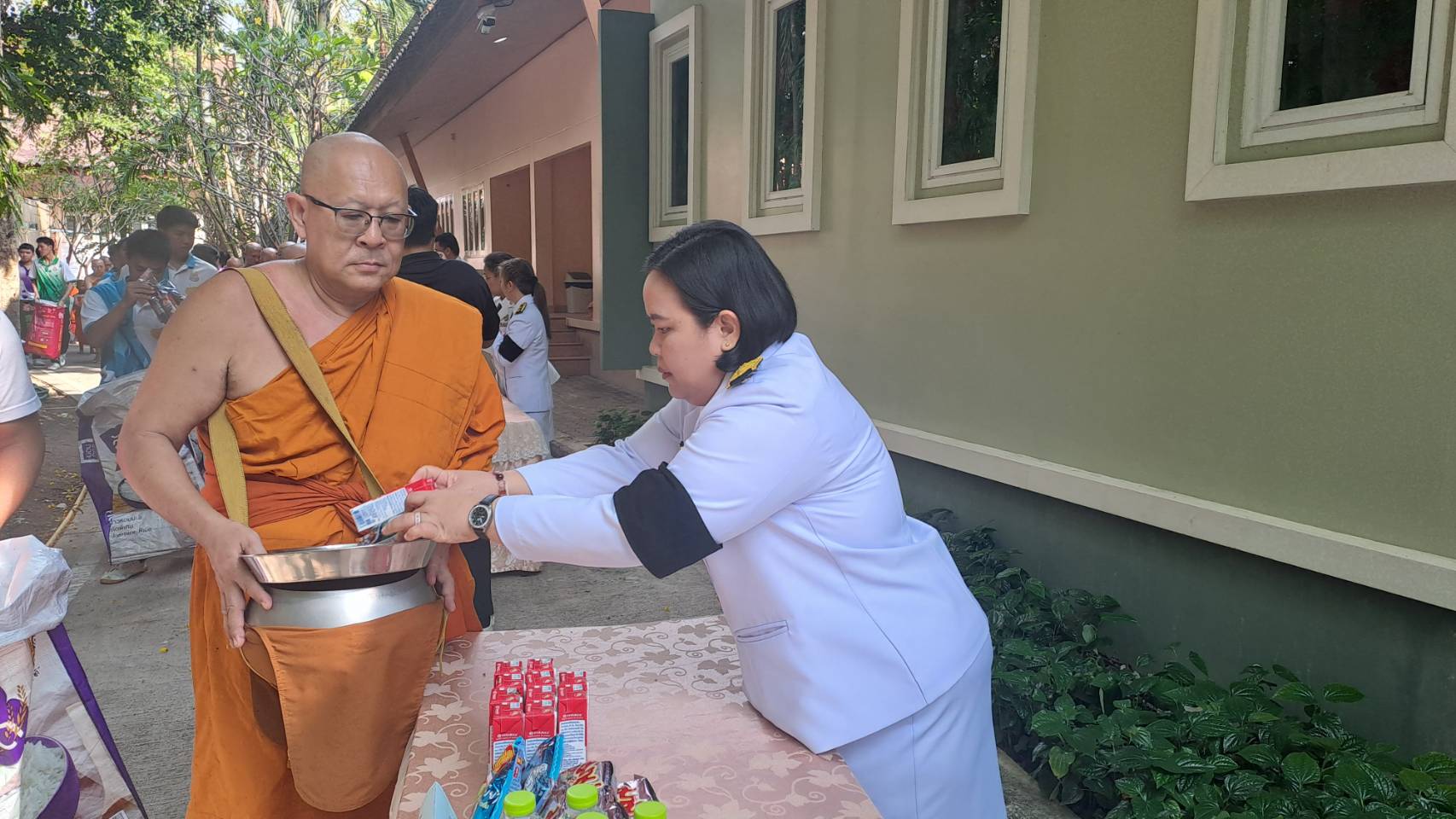 title - ส.ป.ก.นครปฐม เข้าร่วมพิธีเจริญพระพุทธมนต์และพิธีตักบาตร เฉลิมพระเกียรติสมเด็จพระกนิษฐาธิราชเจ้า กรมสมเด็จพระเทพรัตนราชสุดา สยามบรมราชกุมารี เนื่องวันคล้ายวันพระราชสมภพ 2 เมษายน และพิธีทอดผ้าป่าสมทบกองทุนพัฒนาเด็กชนบทในพระราชูปถัมภ์สมเด็จพระเทพรัตนราชสุดาฯ สยามบรมราชกุมารี